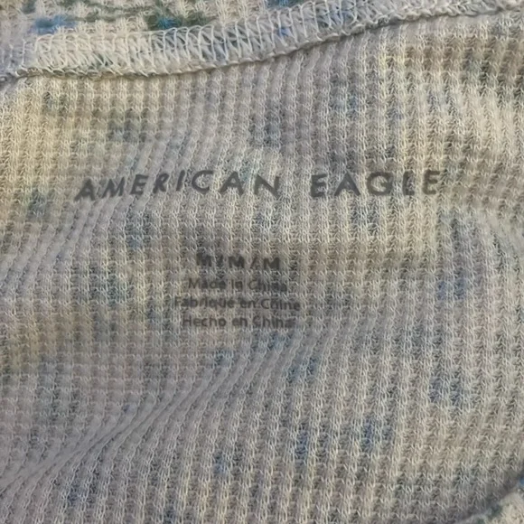 American Eagles women’s medium long sleeve shirt. Never worn green and baby blue - Picture 4 of 4